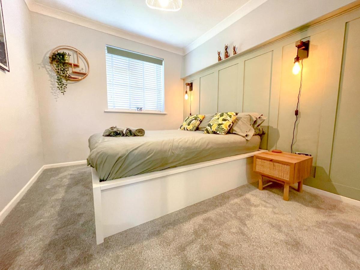Villa Escape To Tranquil 1 Bed, Poole Canford Magna Esterno foto