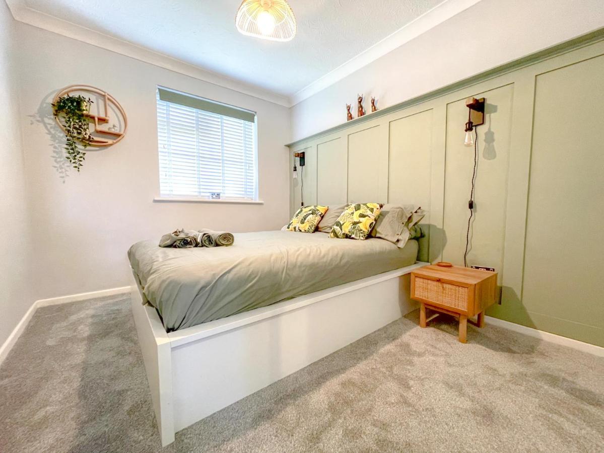 Villa Escape To Tranquil 1 Bed, Poole Canford Magna Esterno foto