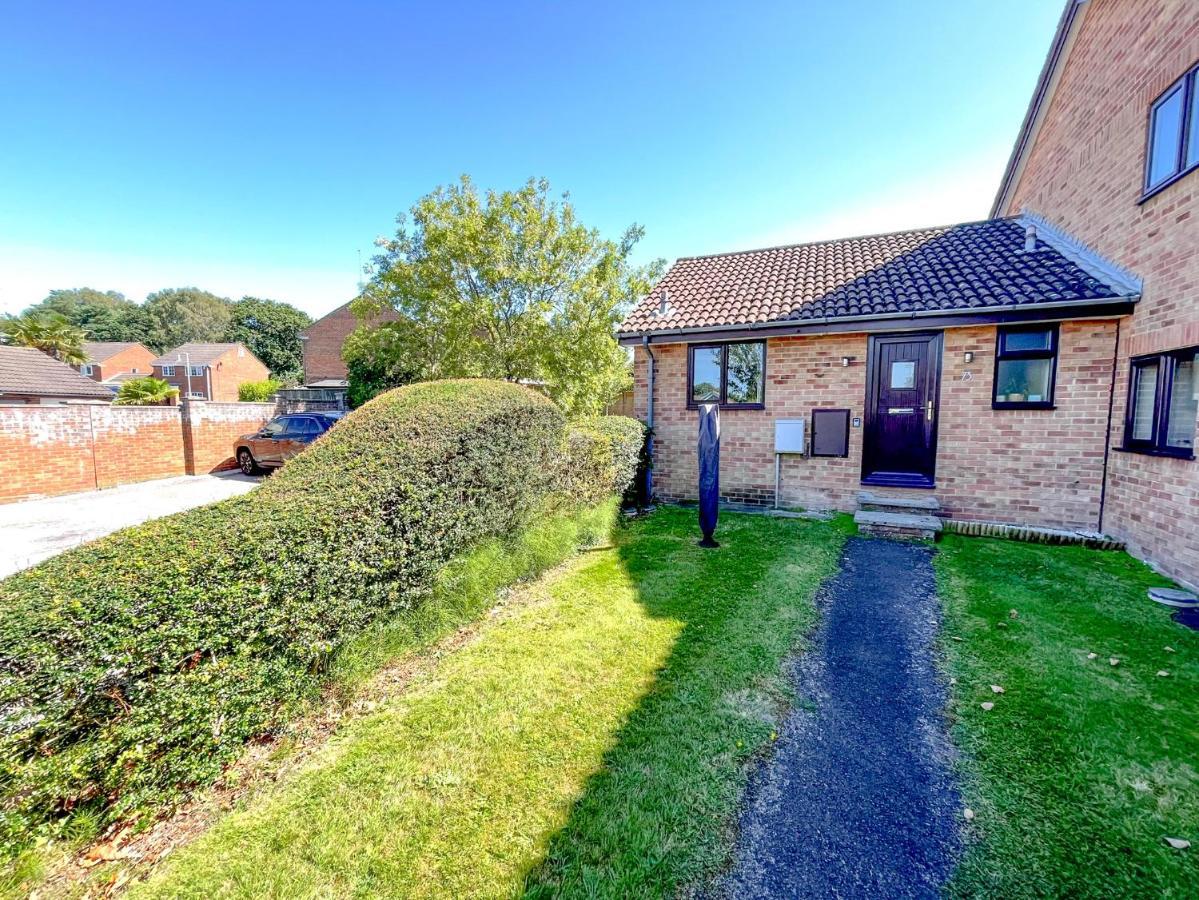 Villa Escape To Tranquil 1 Bed, Poole Canford Magna Esterno foto